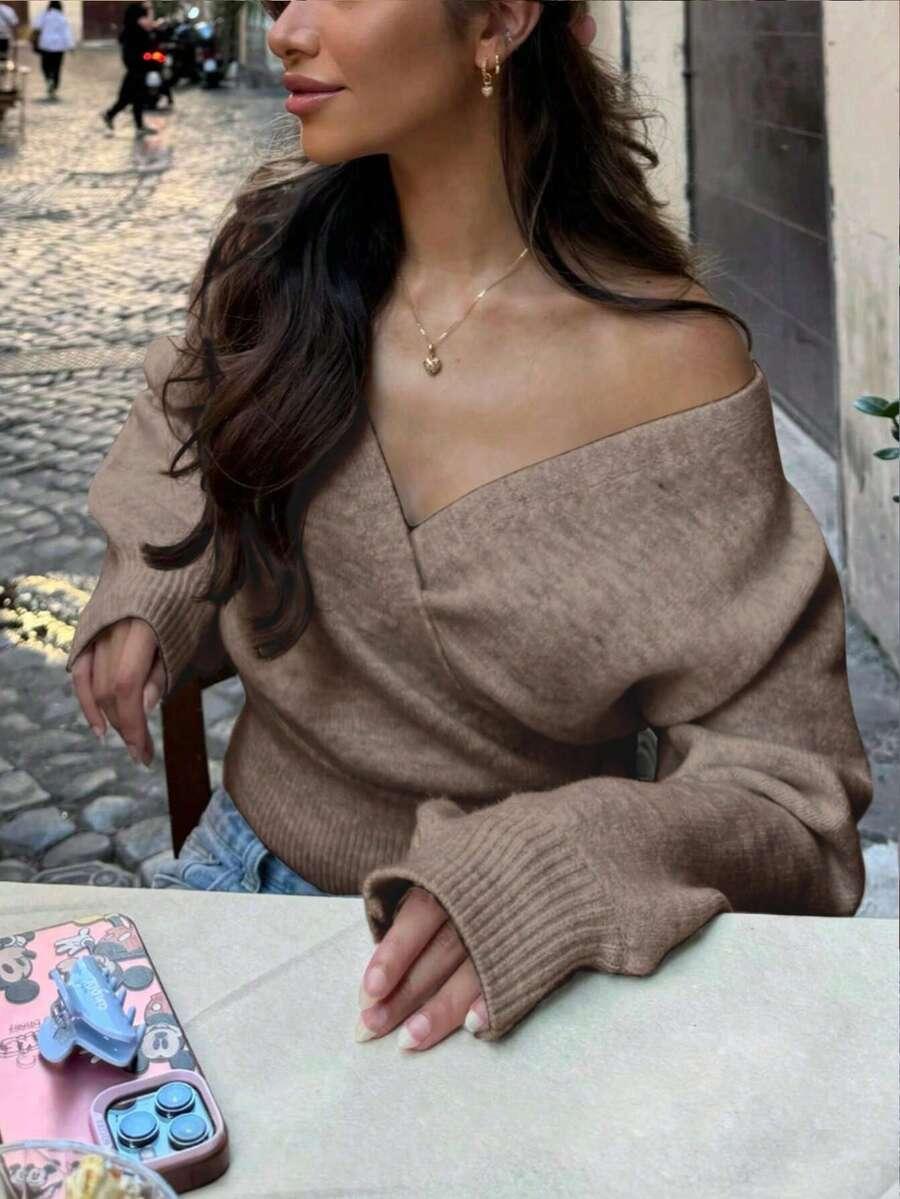 BEŻOWY SWETER KOPERTOWY DEKOLT