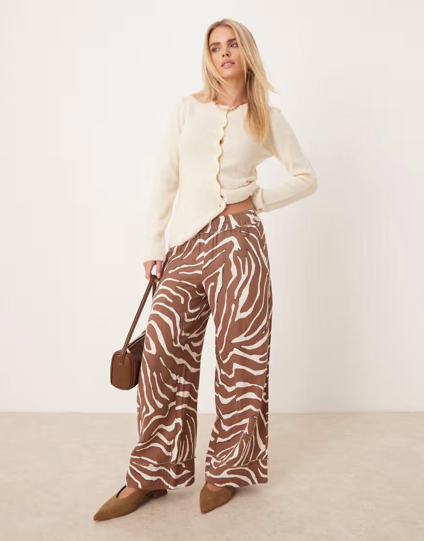 SPODNIE ANIMAL PRINT CASUAL