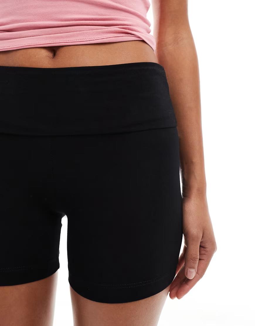 CZARNE KRÓTKIE LEGGINSY