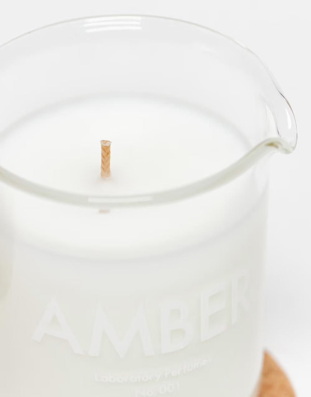 BIAŁA ŚWIECA ZAPACHOWA AMBER