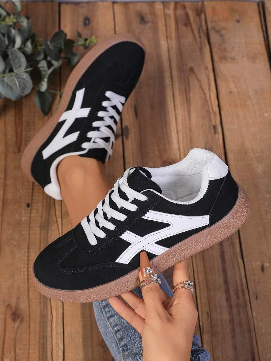 czarne buty sportowe