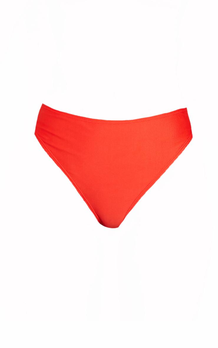 czerwony dół od bikini