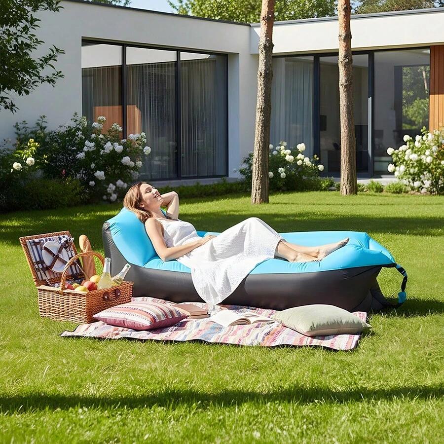 niebieska sofa dmuchana