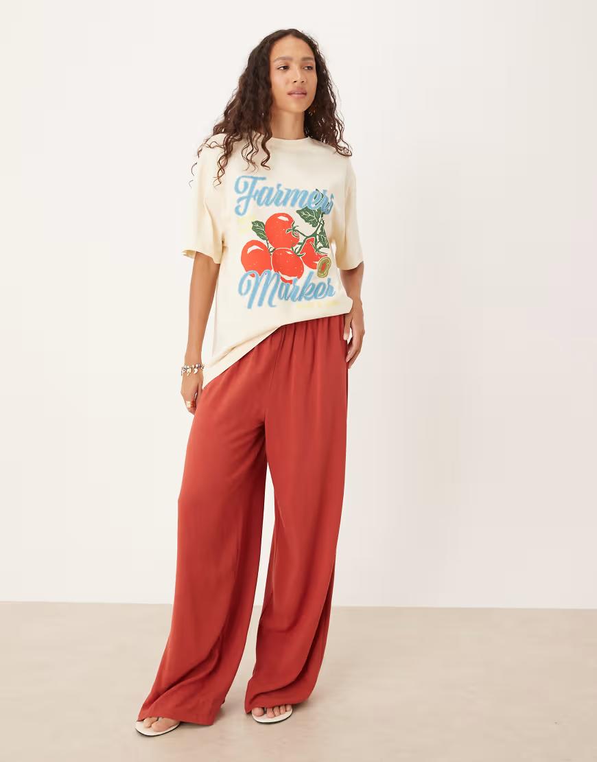 kremowy t-shirt print