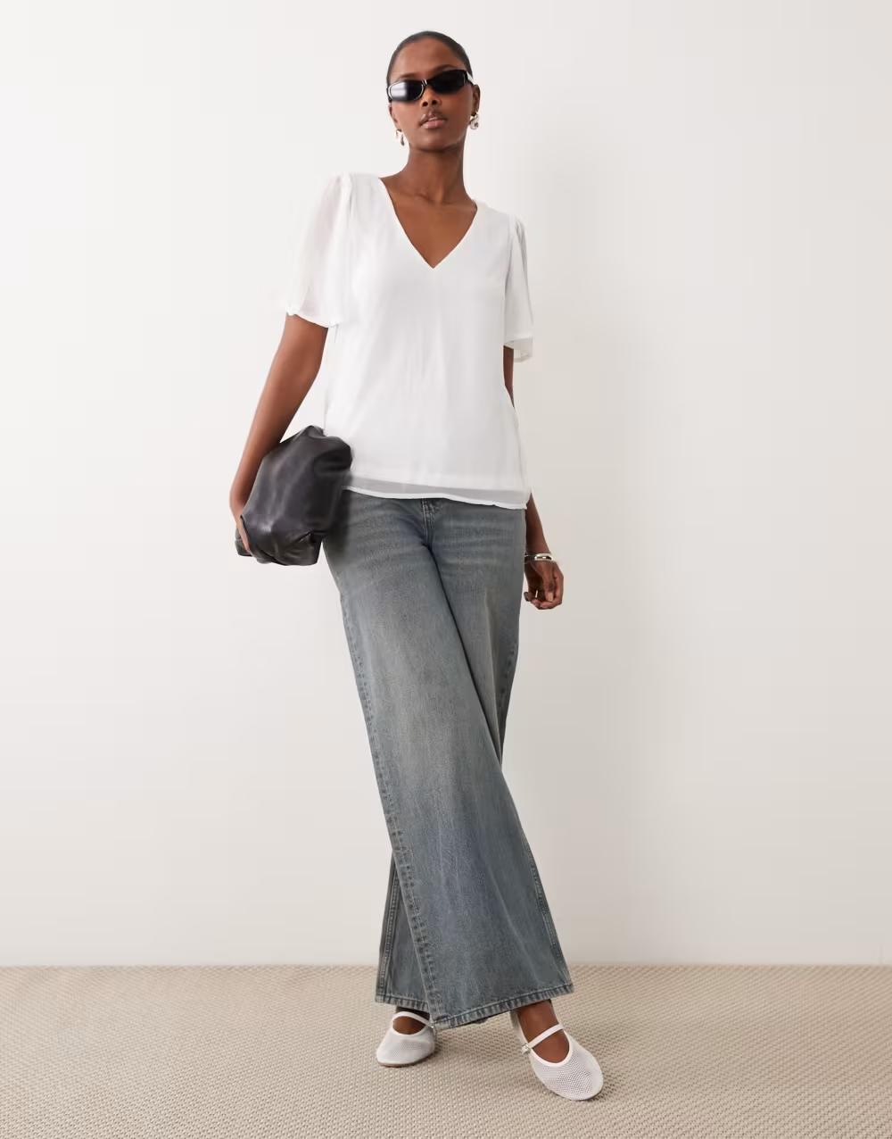biały t-shirt v-neck casual