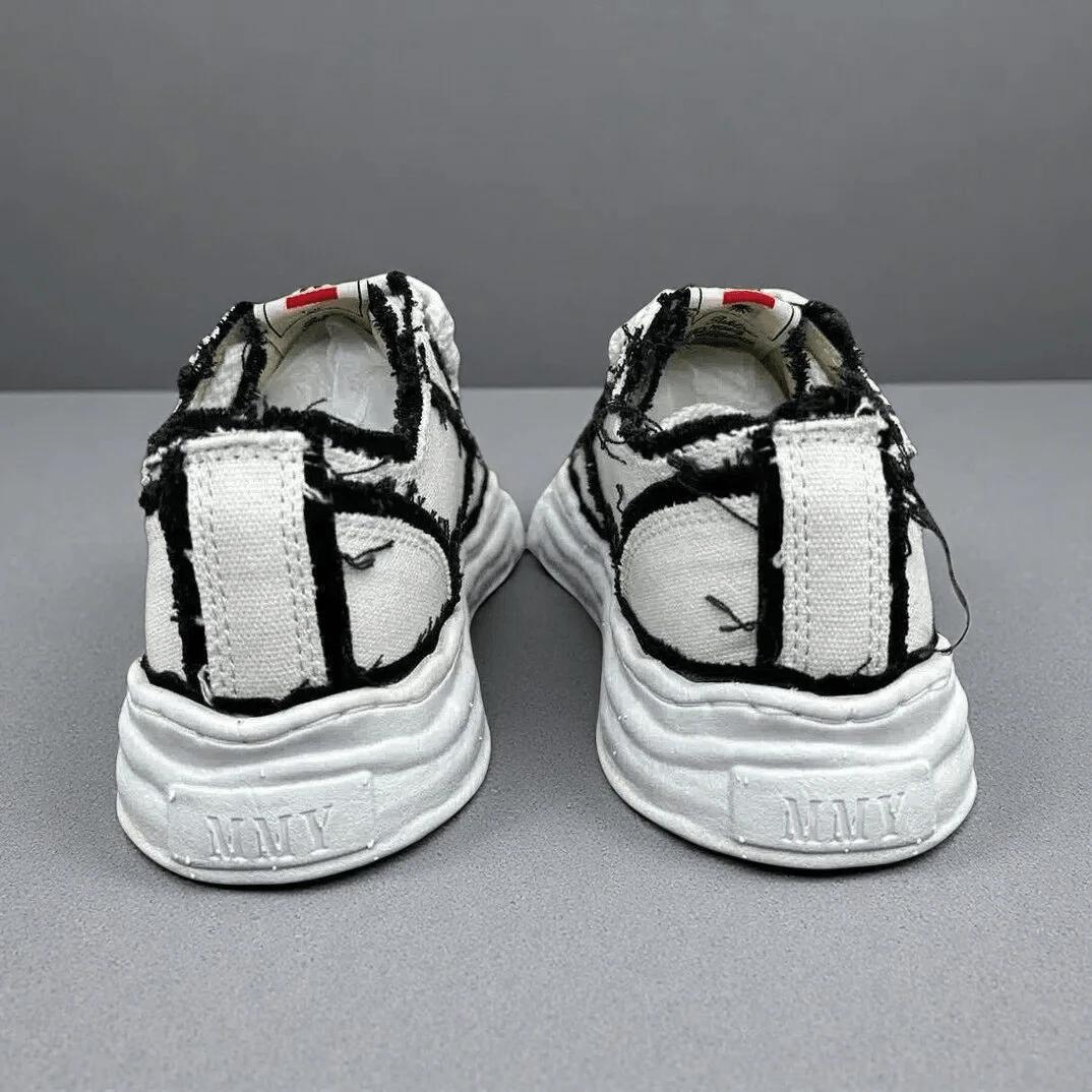 SZNUROWANE BUTY SPORTOWE