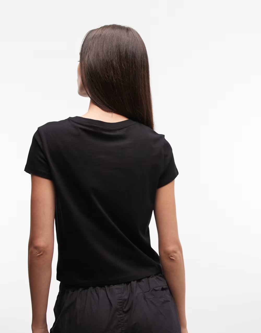 czarny t-shirt z krótkim rękawem okrągły dekolt