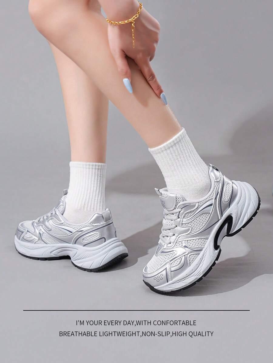 sznurowane buty sportowe