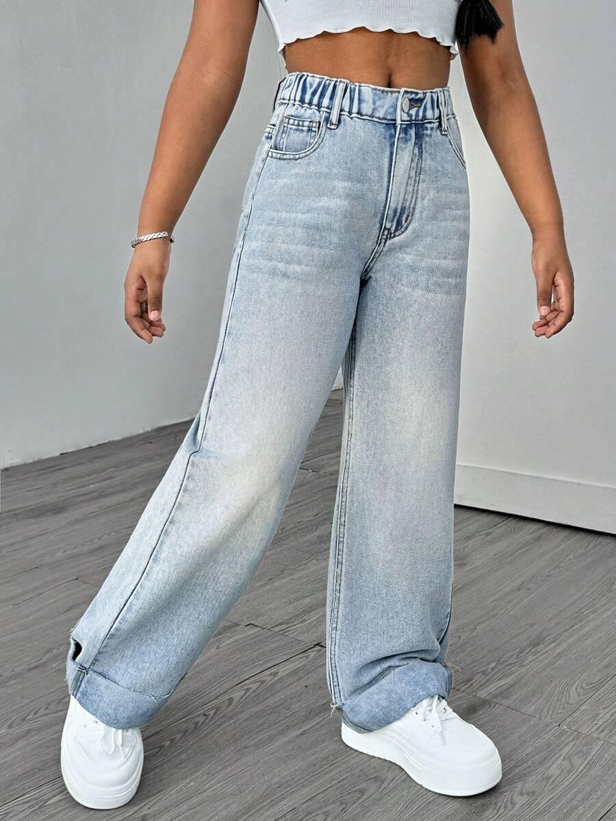 niebieskie spodnie jeans