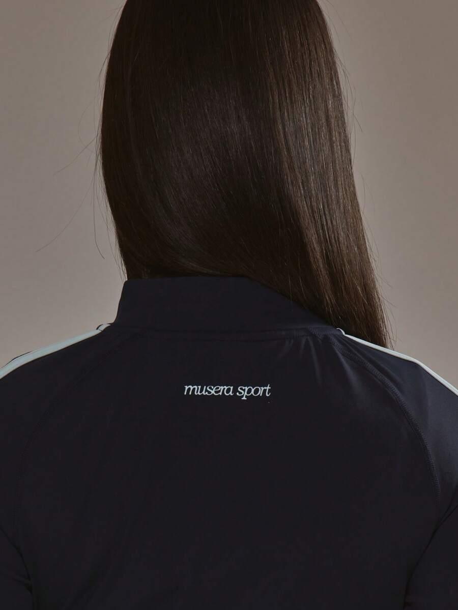 granatowa bluza zamek
