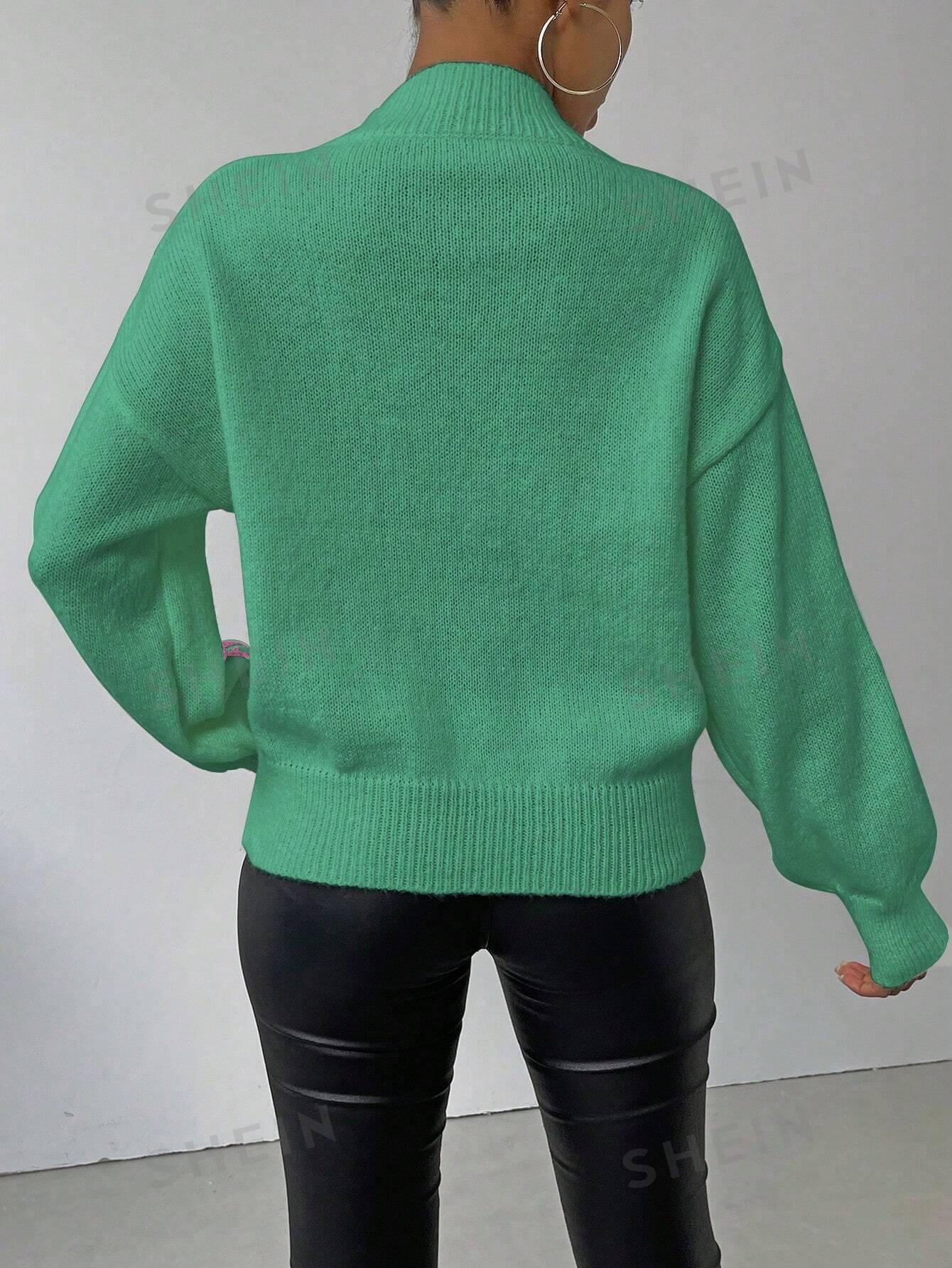 zielony luźny sweter