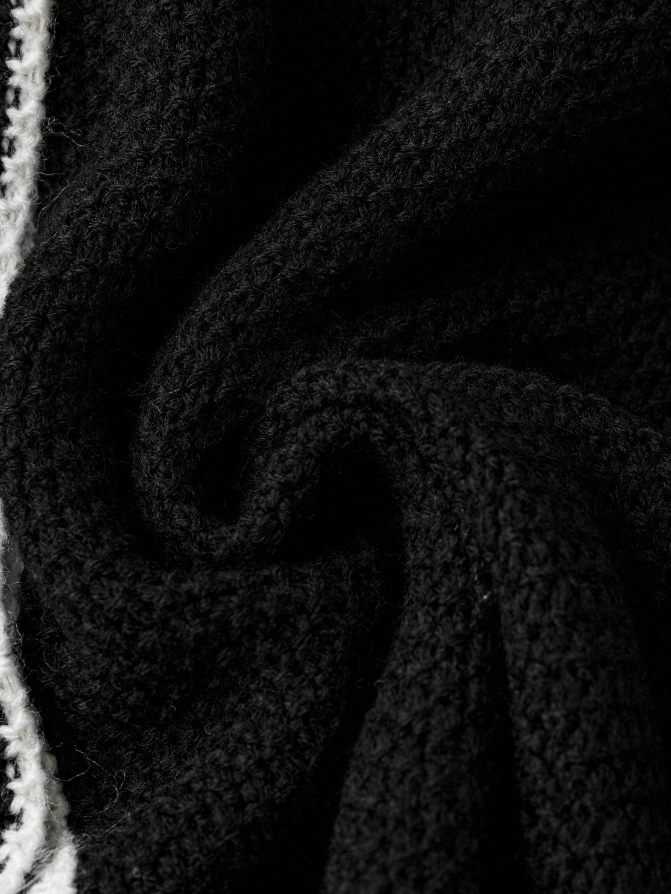 dzianinowy czarny sweter kontrastowe szwy perełki guziki
