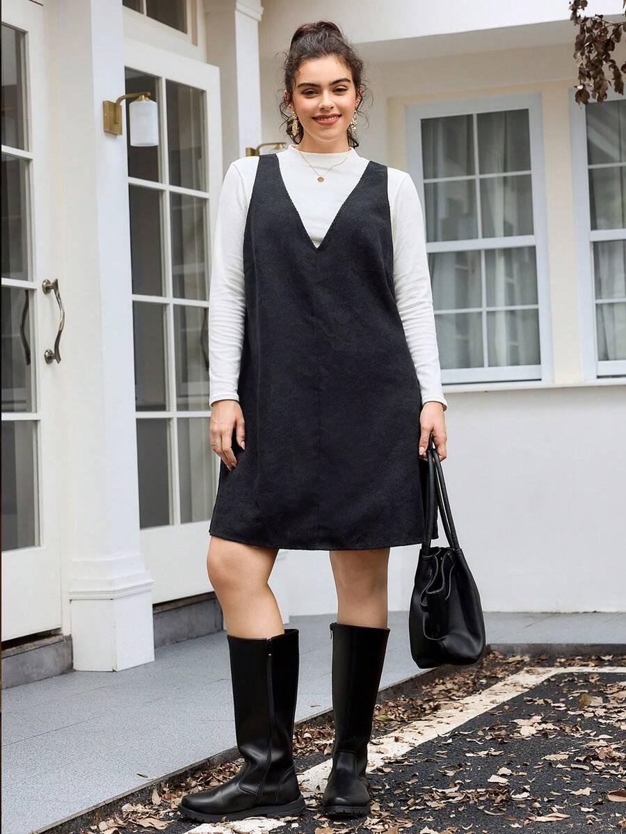 sztruksowa czarna sukienka v-neck