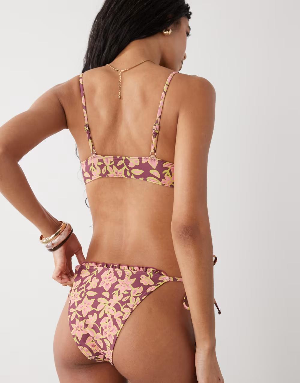 WIĄZANY PO BOKACH DÓŁ OD BIKINI Z FALBANKĄ wzór kwiaty