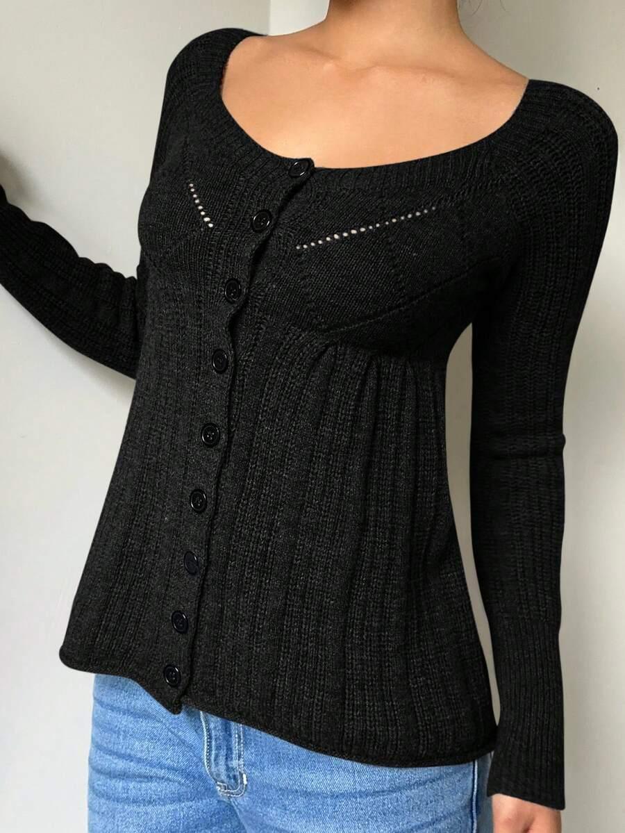 czarny sweter guziki