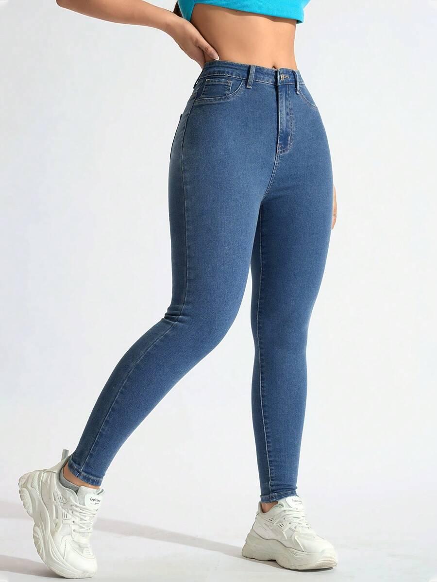 niebieskie spodnie skinny jeans