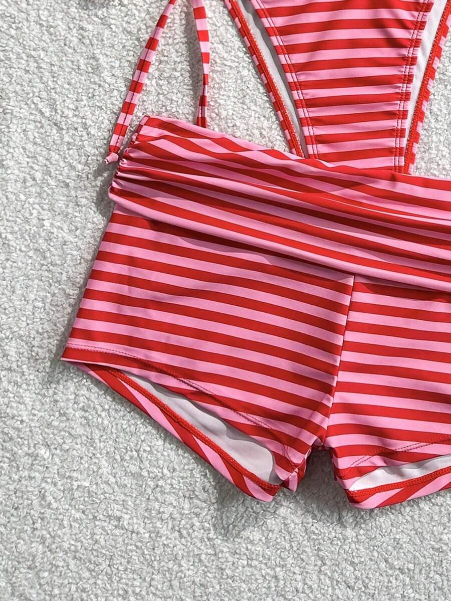 trzyczęściowy komplet bikini spodenki wzór paski