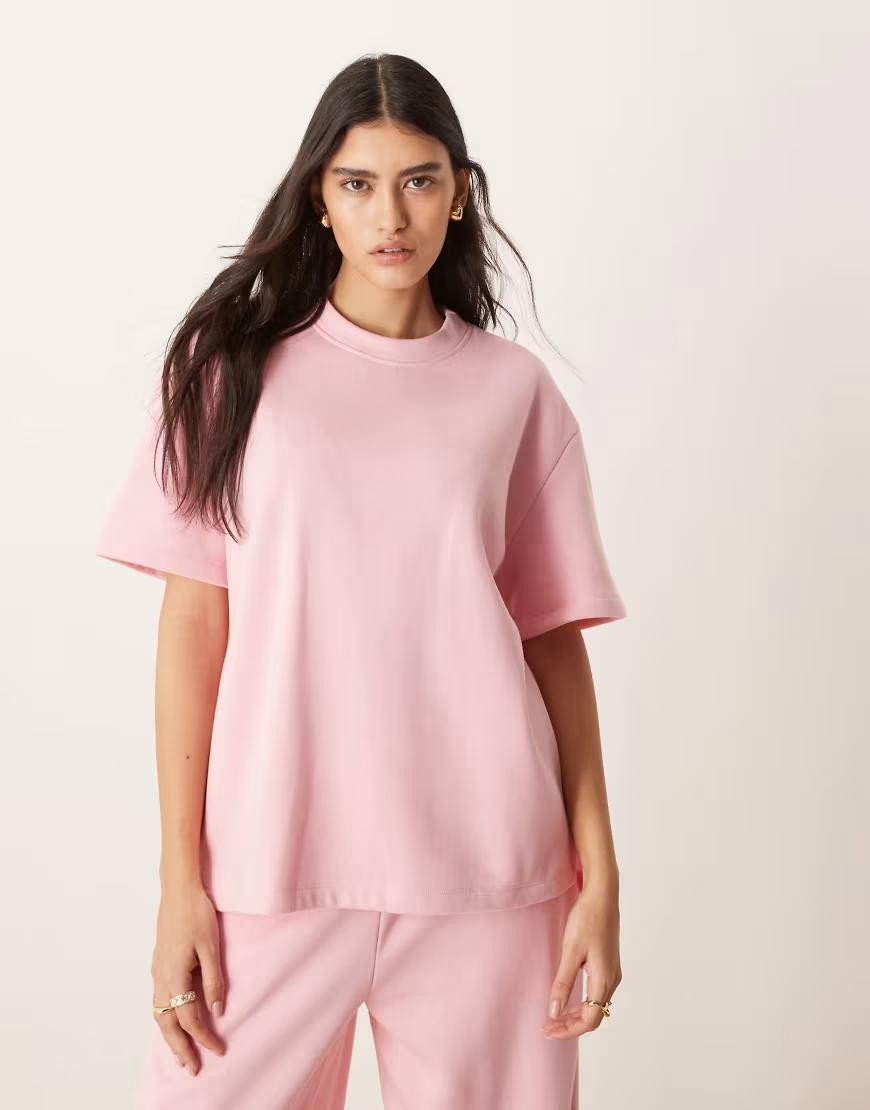 RÓŻOWY T-SHIRT TEKSTURA BARANEK