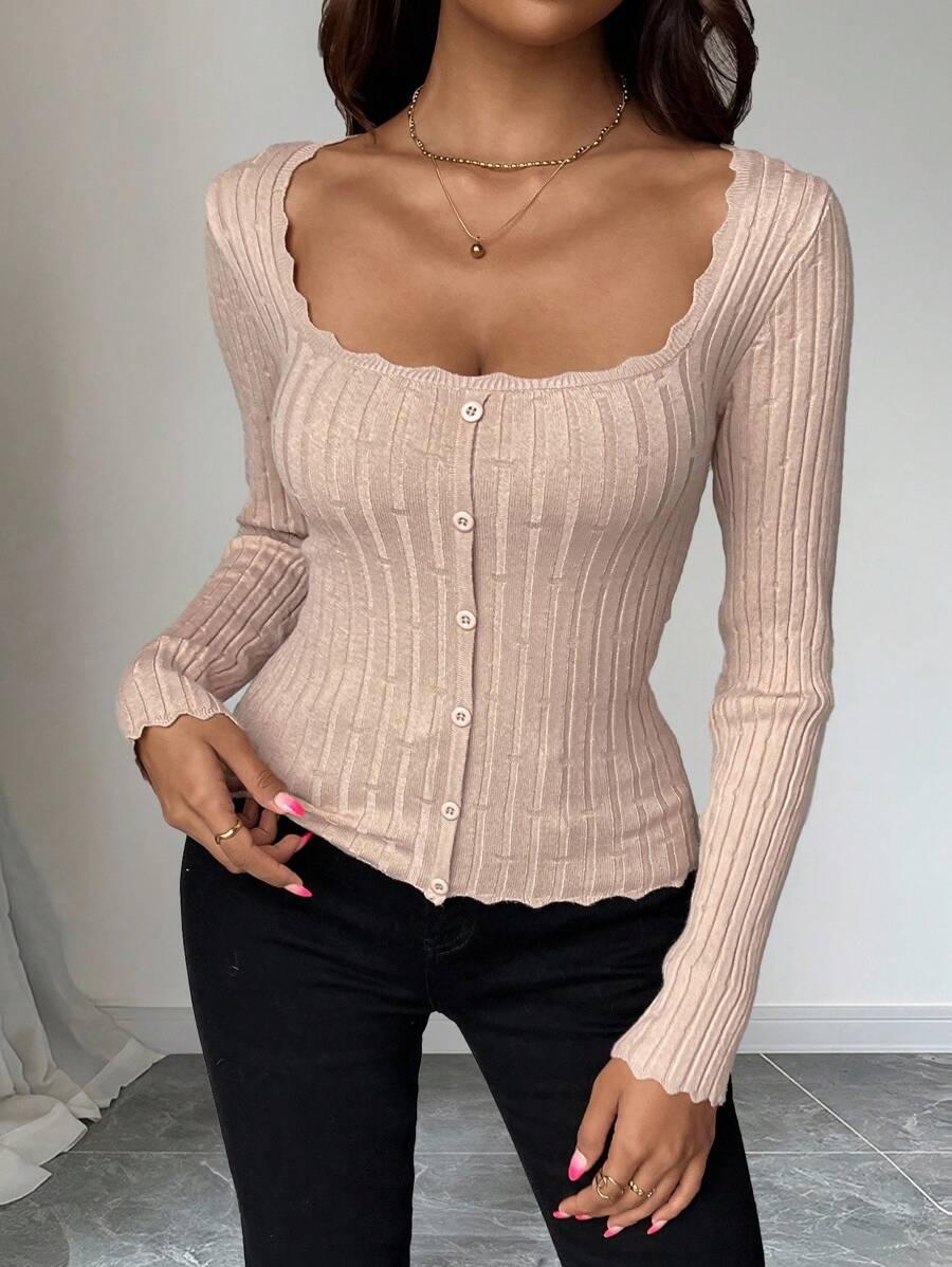 beżowy sweter guziki