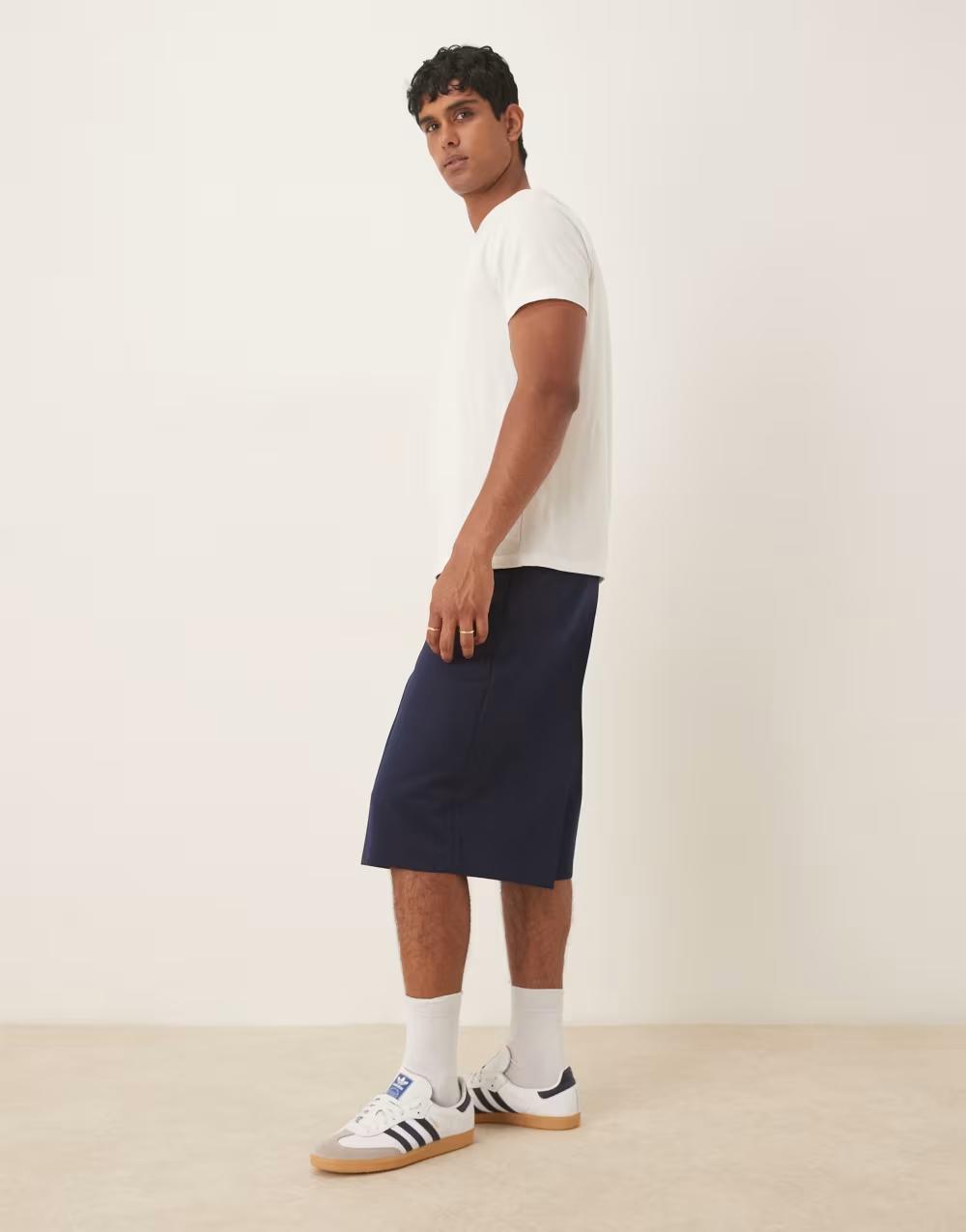 granatowe spodenki casual