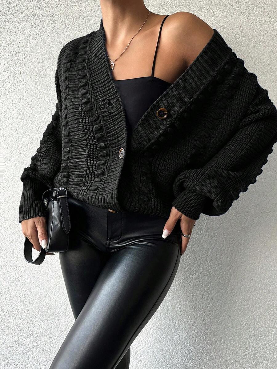 czarny sweter guziki