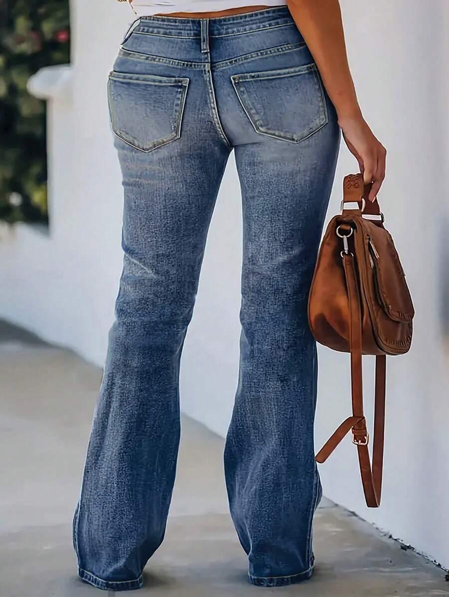 niebieskie spodnie jeansowe