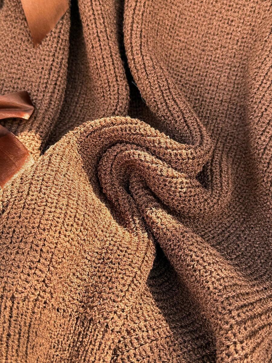 brązowy sweter kokarda