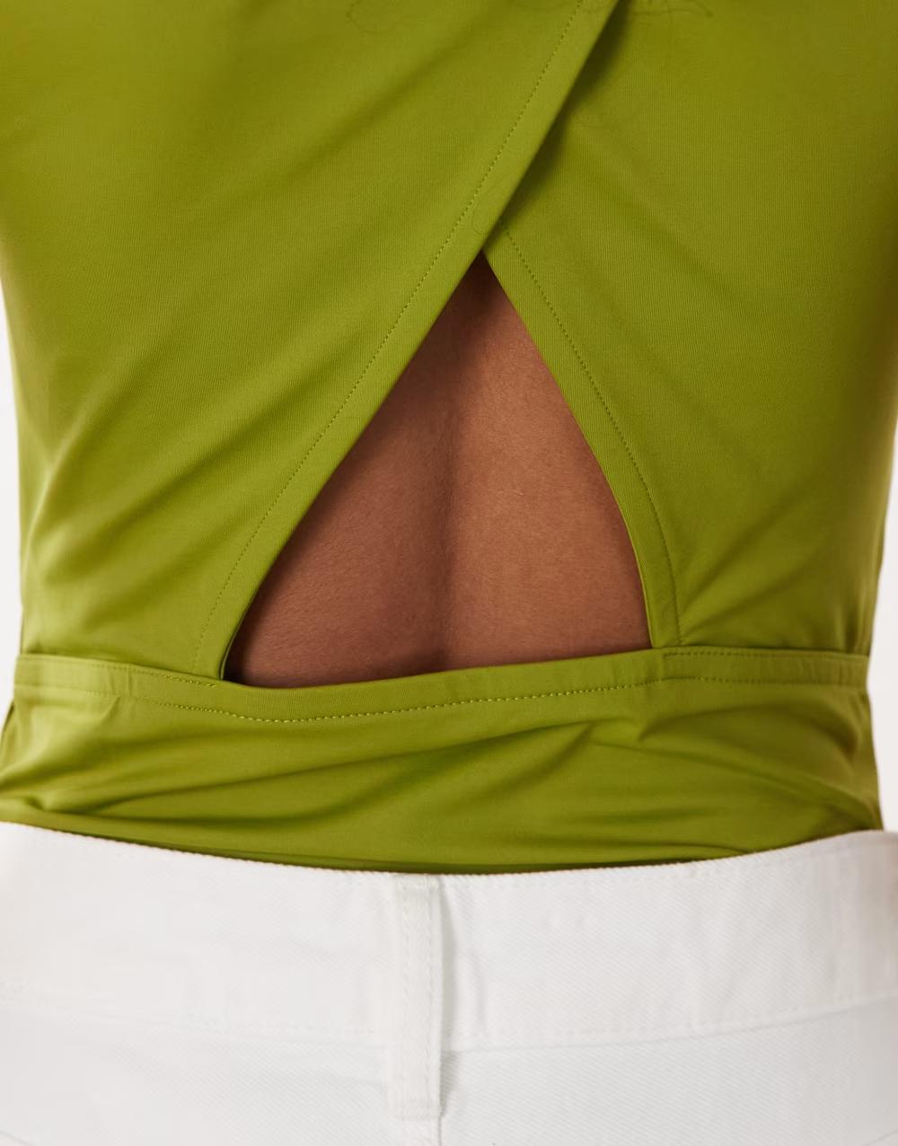 zielone body odkryte ramiona plecy
