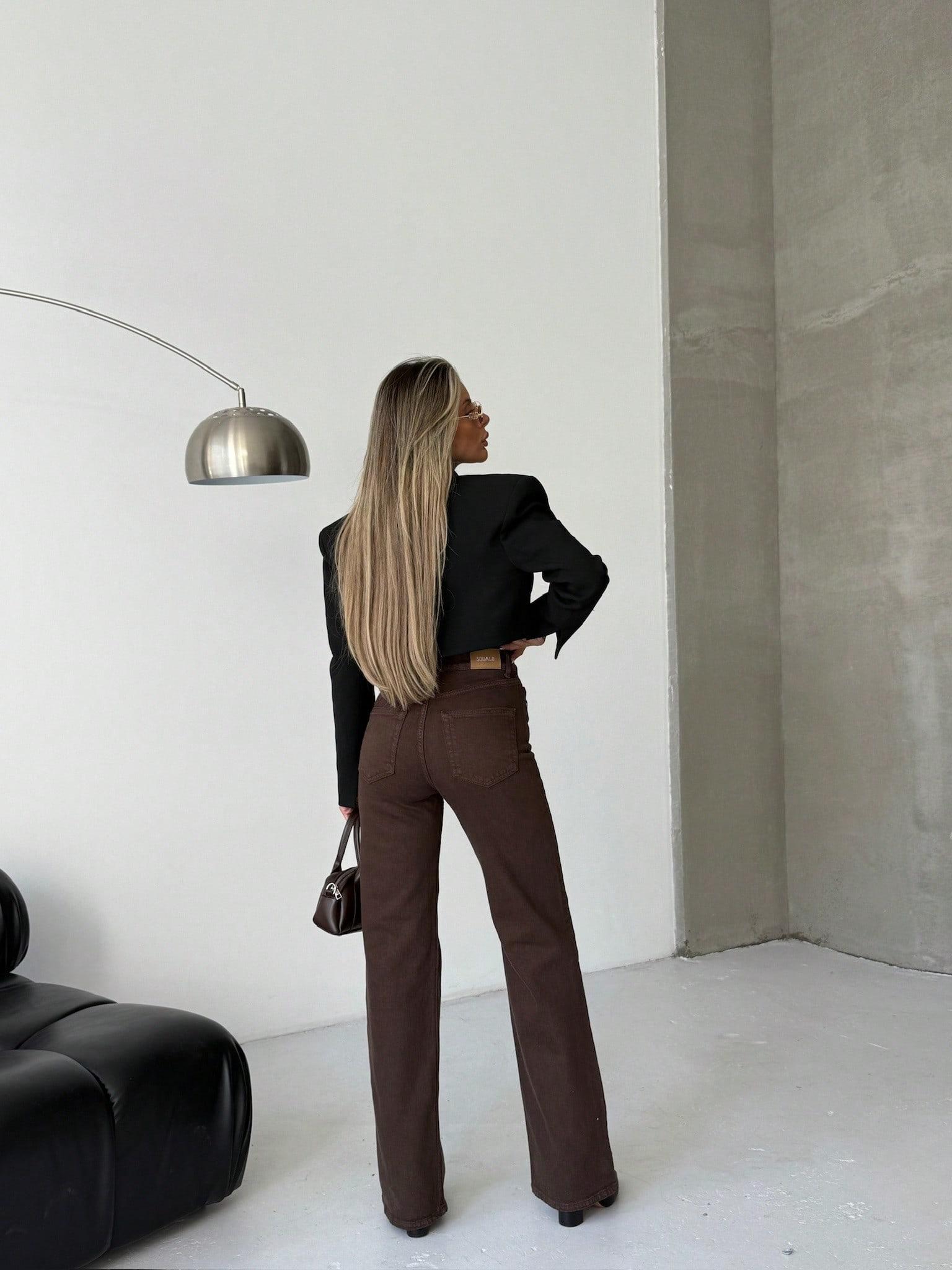 brązowe spodnie jeans 