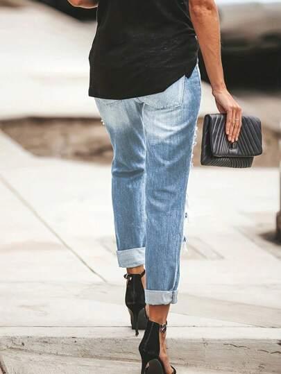 niebieskie spodnie jeans