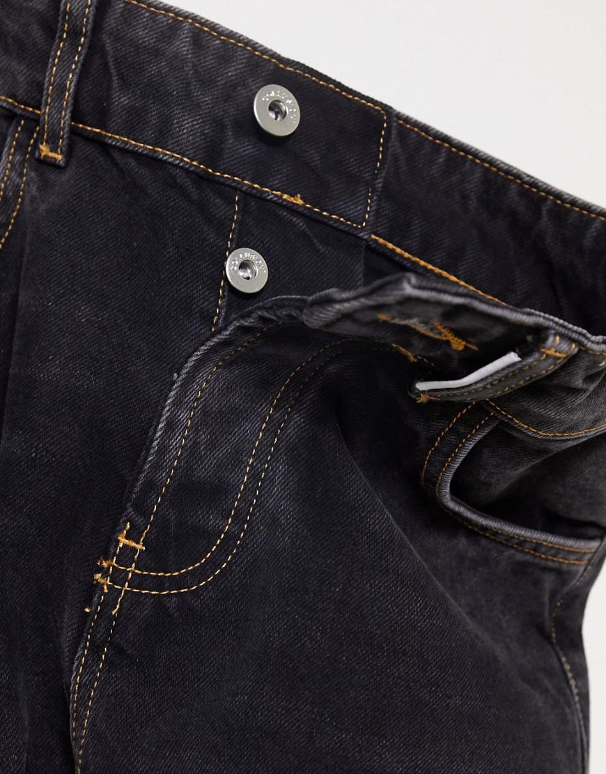 czarne spodnie jeans 