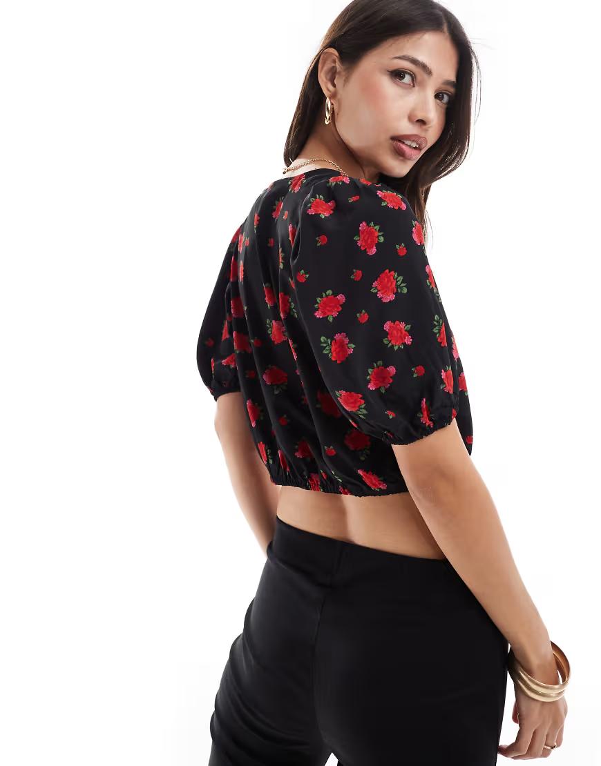 czarny top w kwiaty