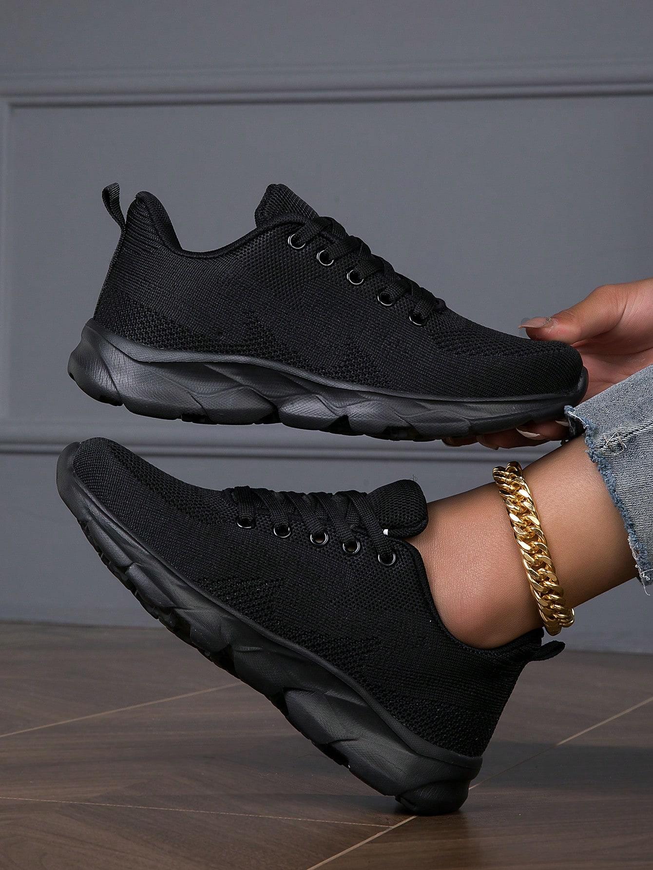 czarne buty sportowe