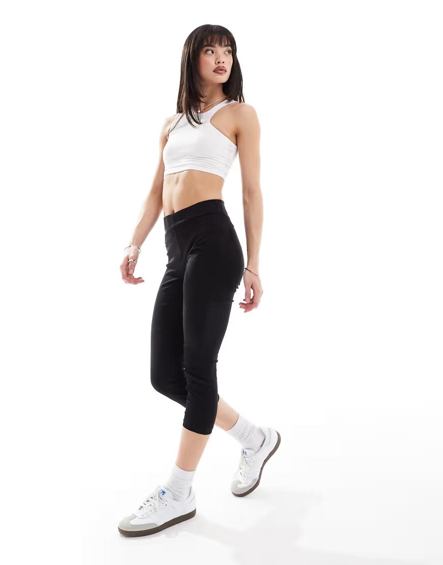 BIAŁY GŁADKI CROP TOP WYCIĘCIE
