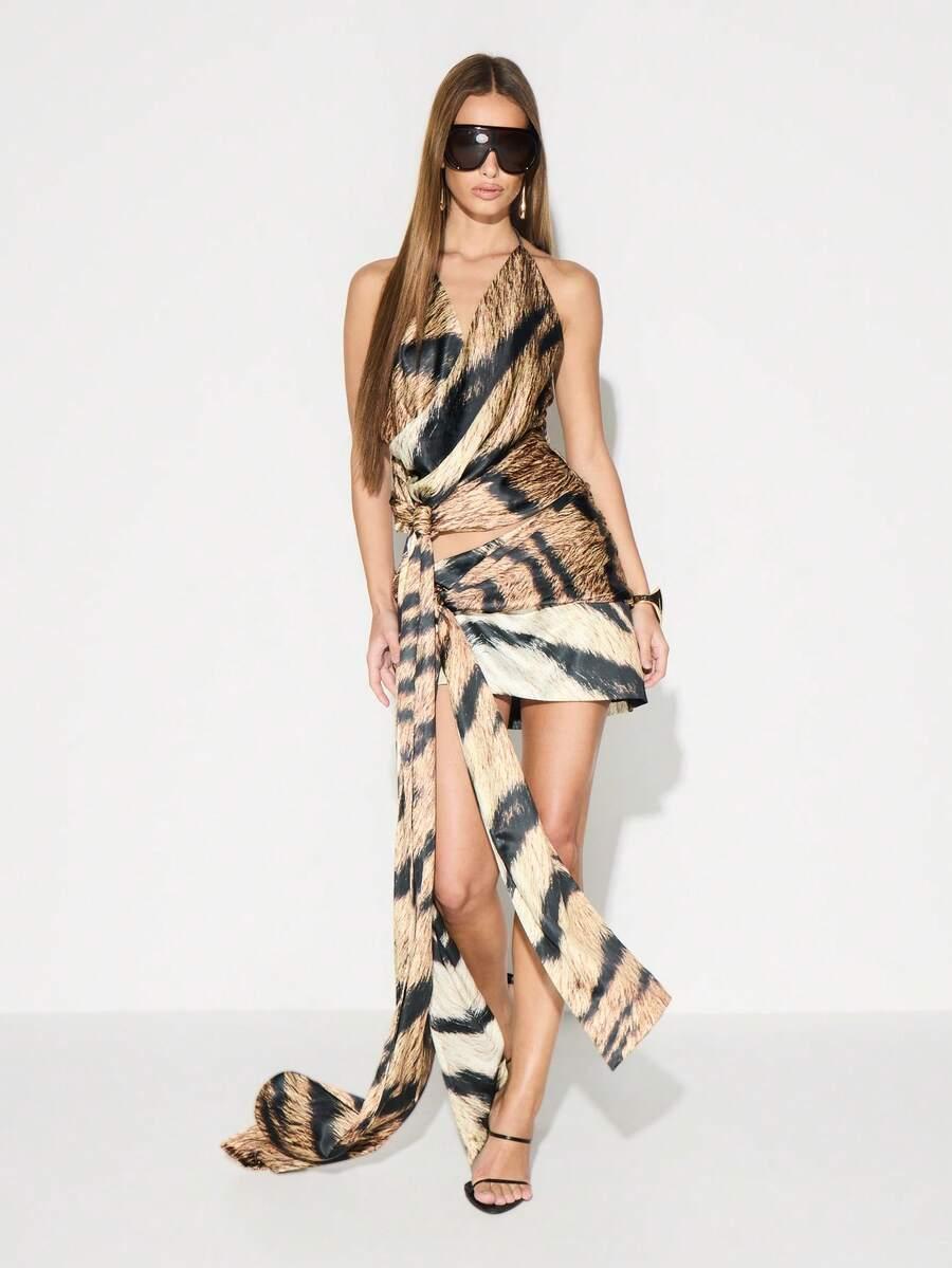 satynowy top odkryte plecy animal print