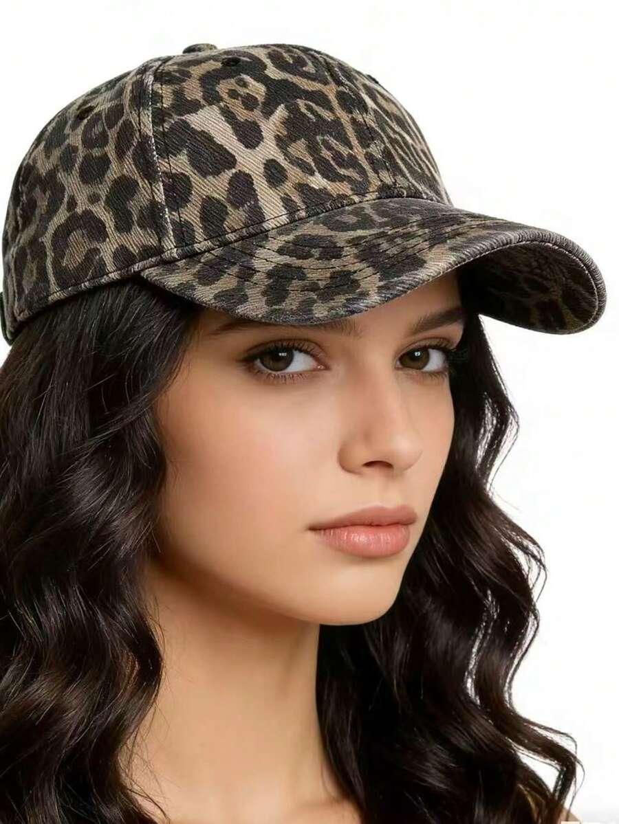 CZAPKA Z DASZKIEM ANIMAL PRINT