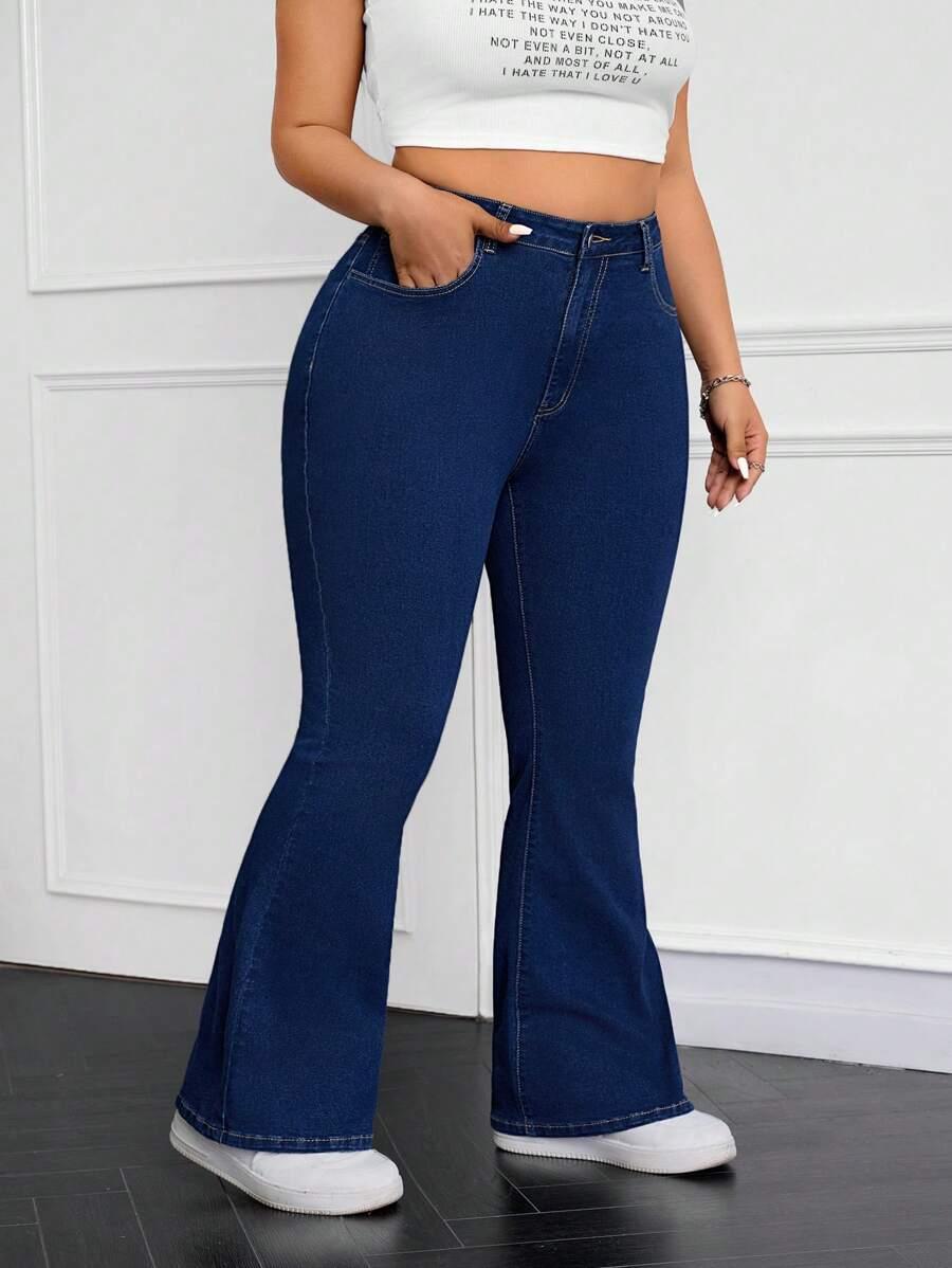 niebieskie spodnie jeans