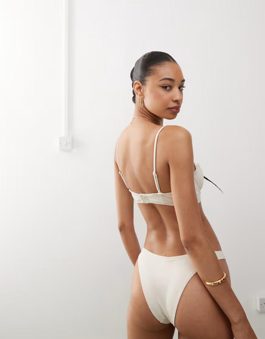  BEŻOWA GÓRA OD BIKINI 