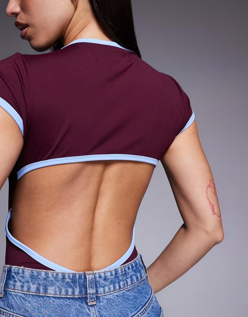 bordowe body odkryte plecy