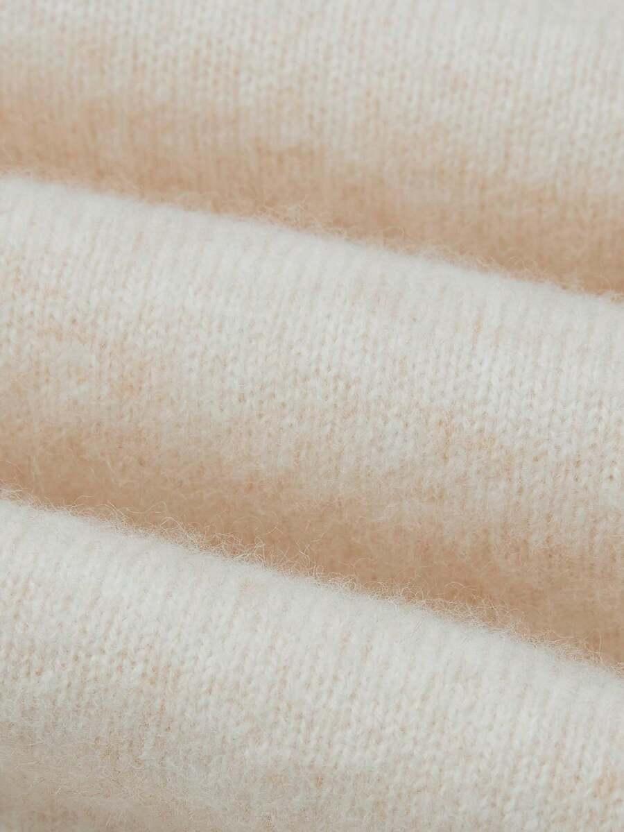 wełniany beżowy sweter z golfem 