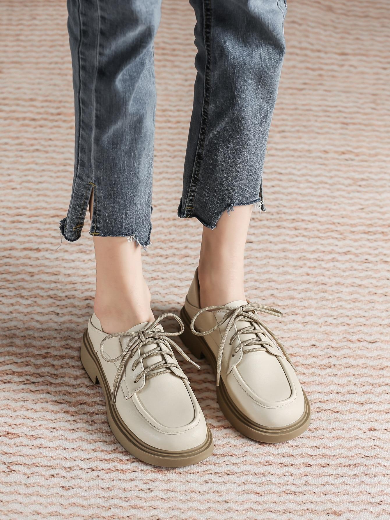 beżowe sznurowane buty