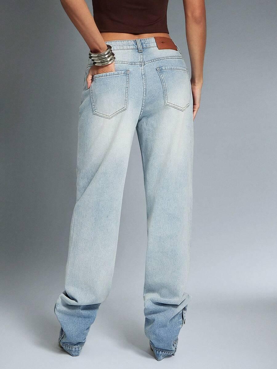 niebieskie spodnie jeans 