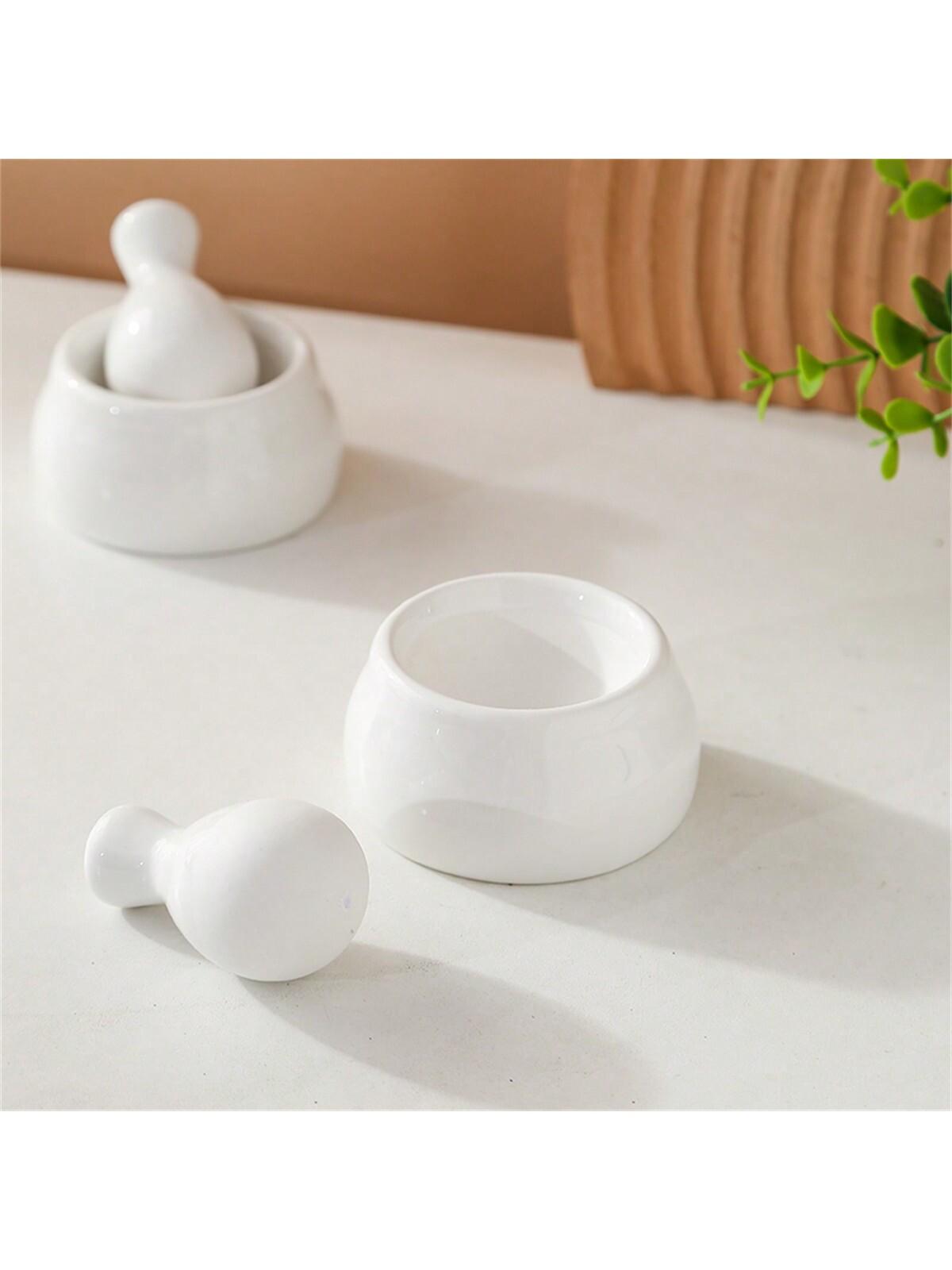biały ceramiczny moździerz