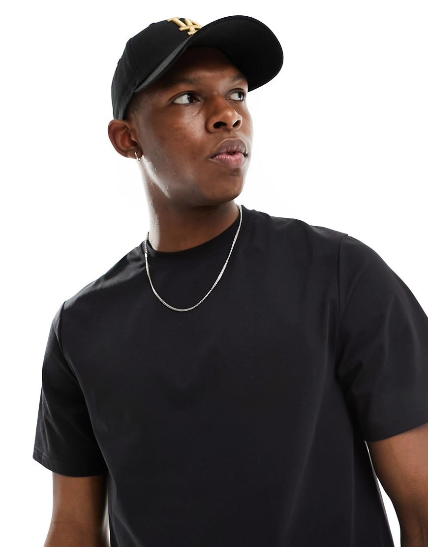 CZARNY KLASYCZNY T-SHIRT