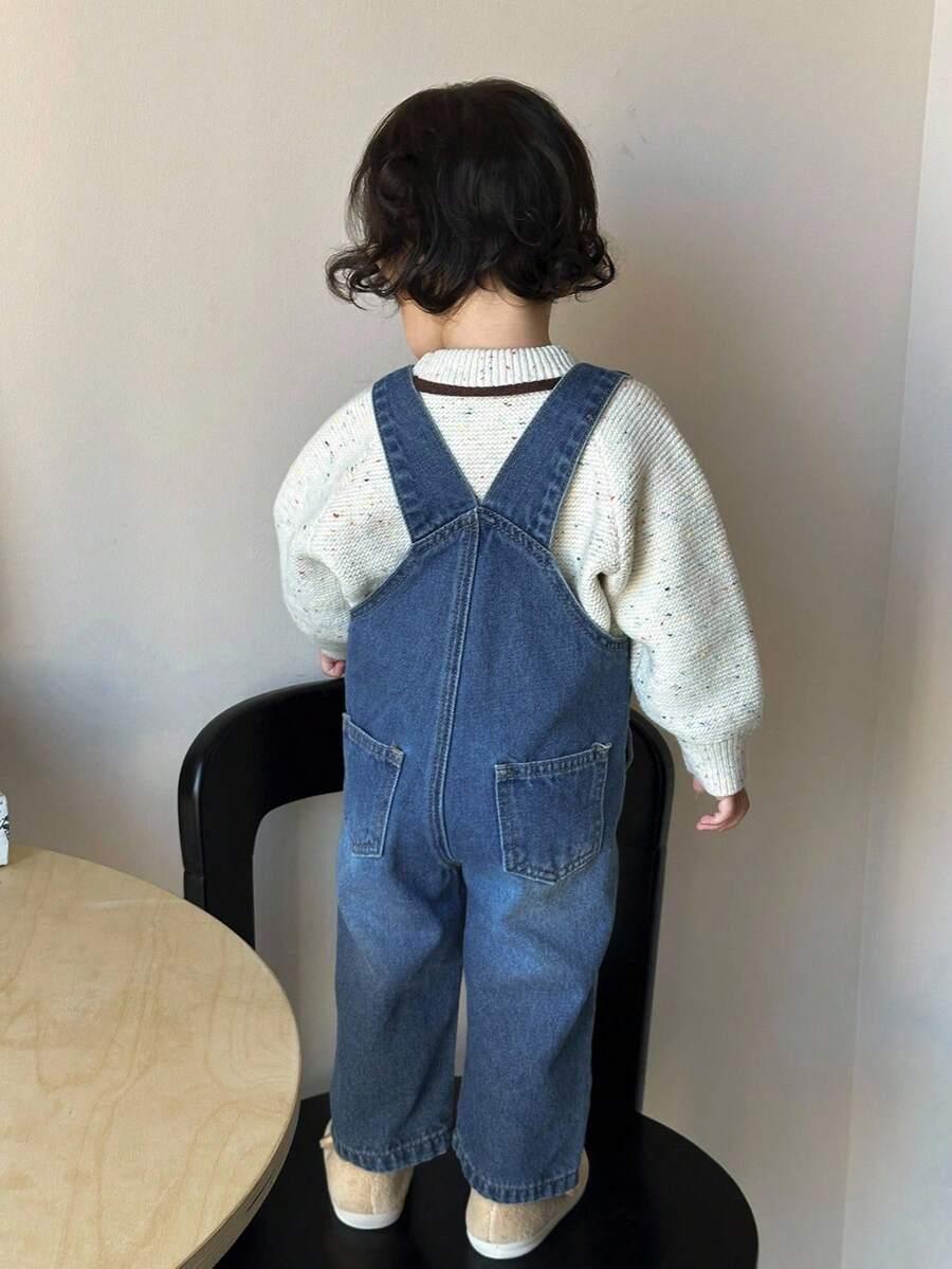 niebieskie ogrodniczki jeans