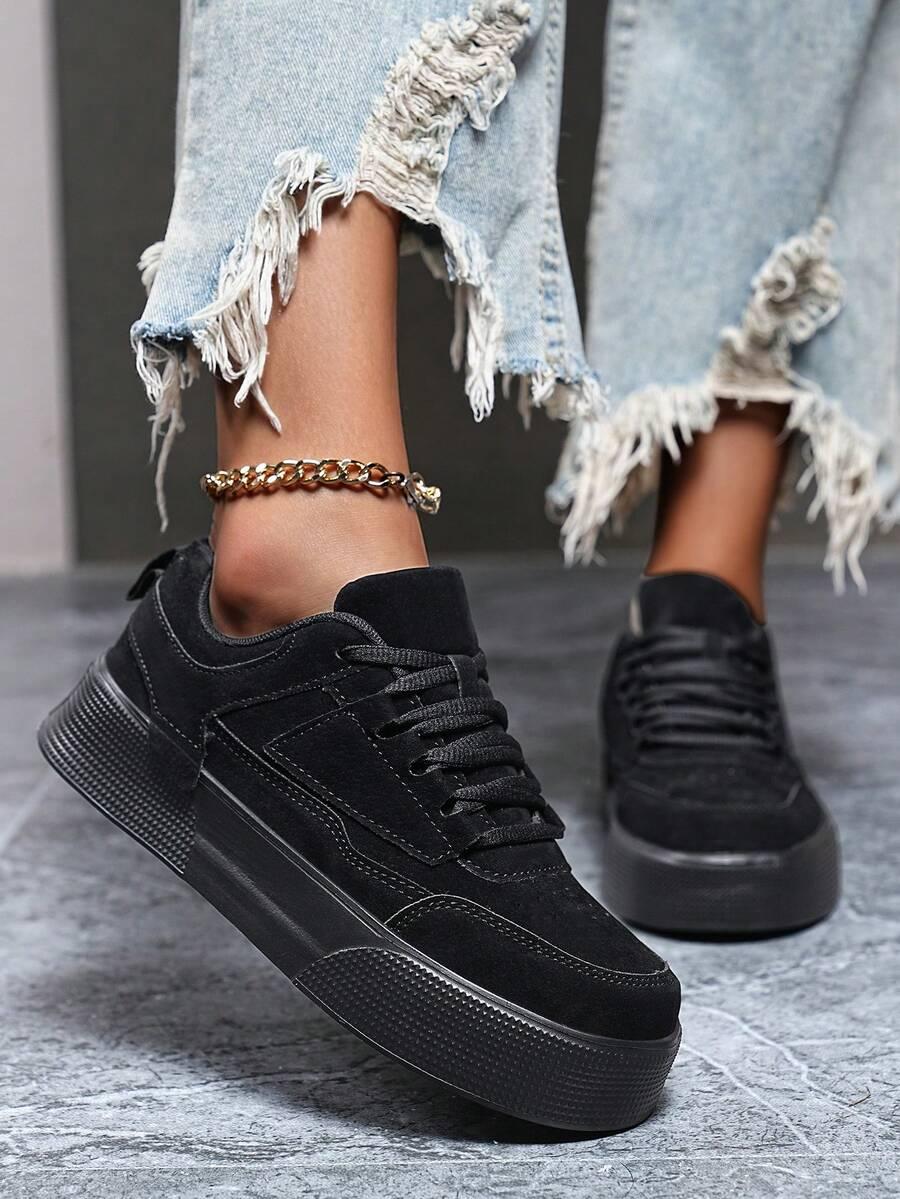 czarne buty sportowe