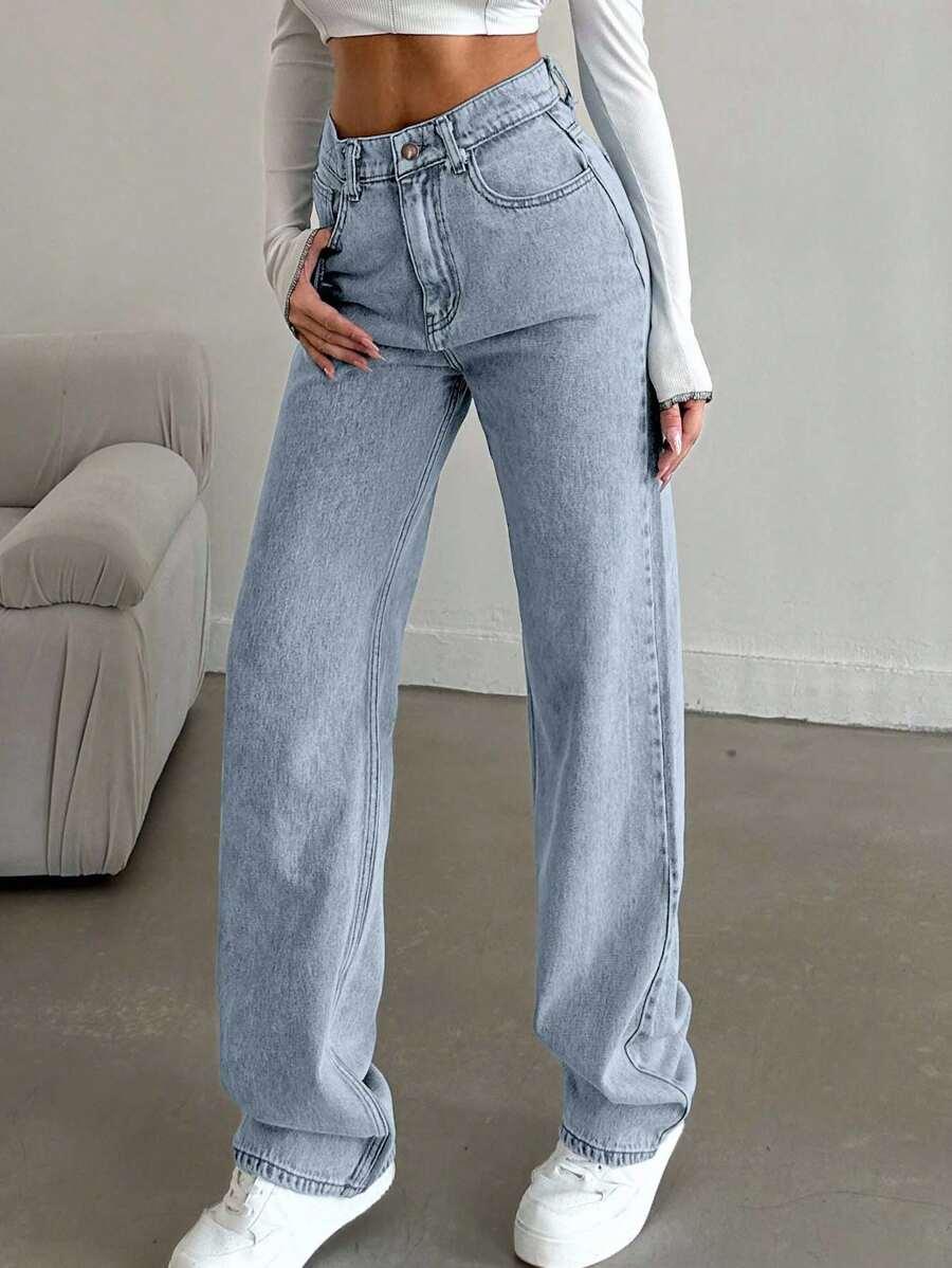 niebieskie spodnie jeans