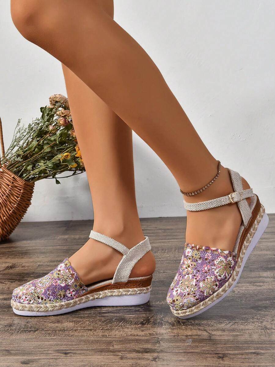 ESPADRYLE NA OBCASIE
