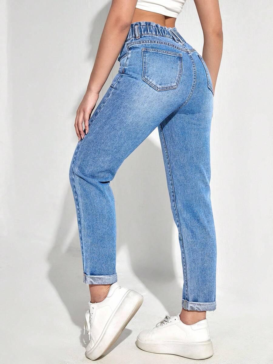 niebieskie spodnie jeans