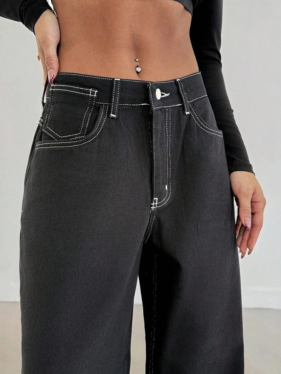 czarne spodnie jeans prosta nogawka